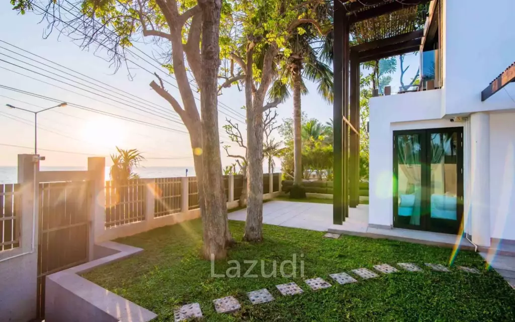 Oceanfront 4 Bedroom Pool Villa in Pran Buri