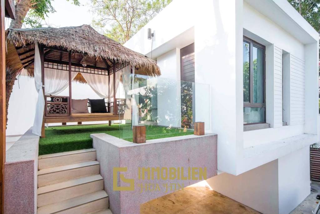 Oceanfront 4 Bedroom Pool Villa in Pran Buri