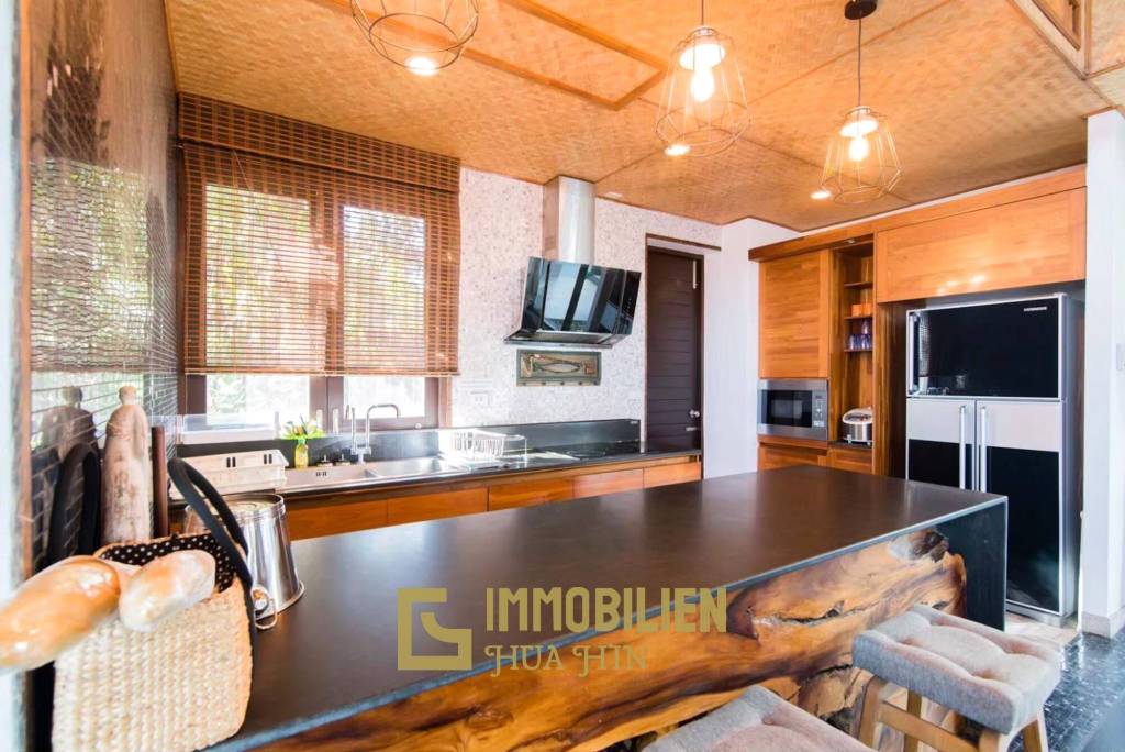 Oceanfront 4 Bedroom Pool Villa in Pran Buri