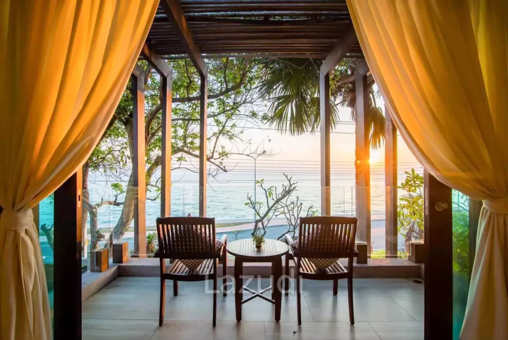 Oceanfront 4 Bedroom Pool Villa in Pran Buri