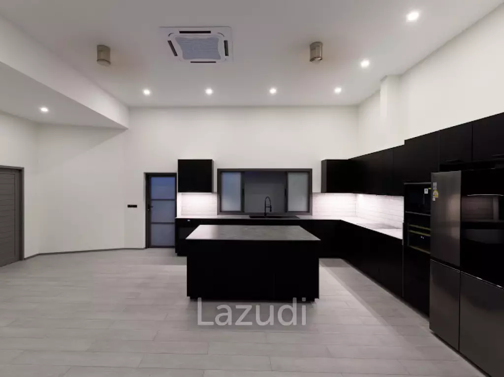 Newly built 3 bedroom pool villa for sale only 5 minutes from Nai harn beach
