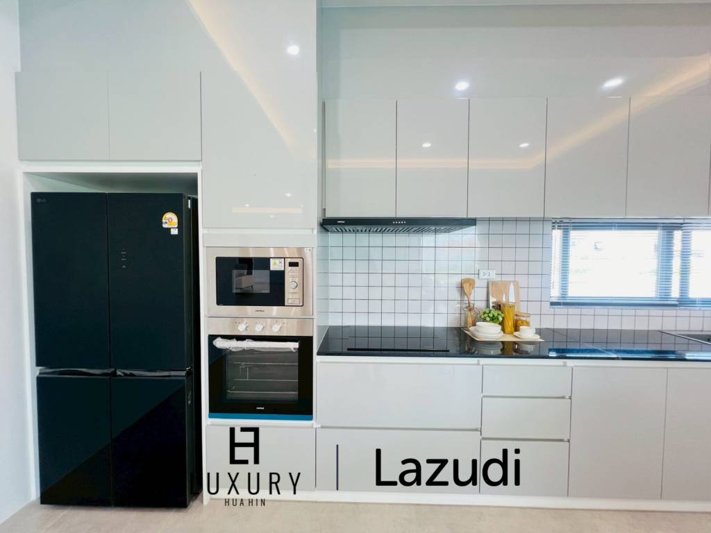 NEU / Pool Villa / 316 qm Wohnfläche