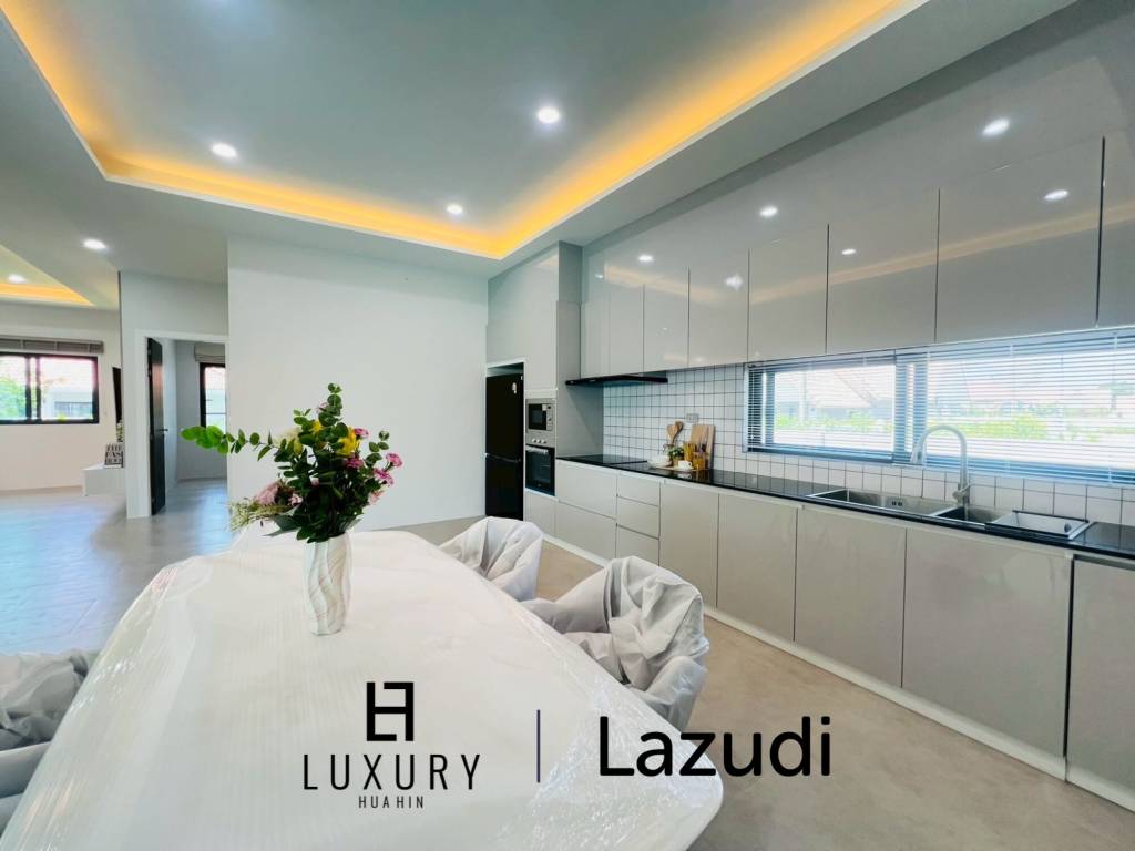 NEU / Pool Villa / 316 qm Wohnfläche