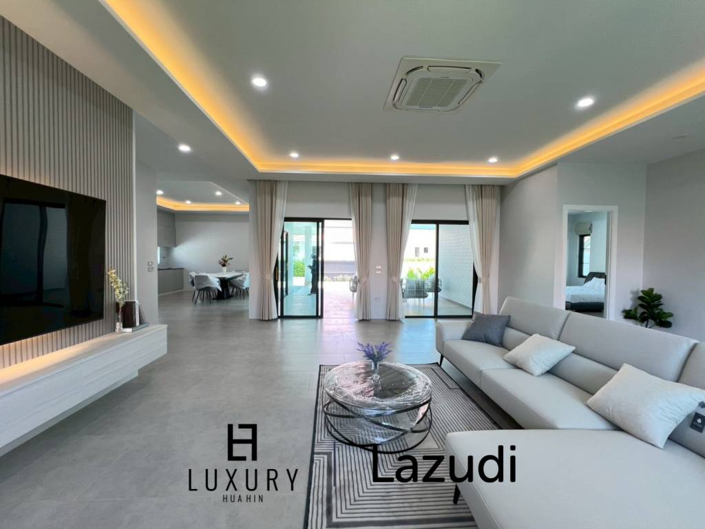 NEU / Pool Villa / 316 qm Wohnfläche