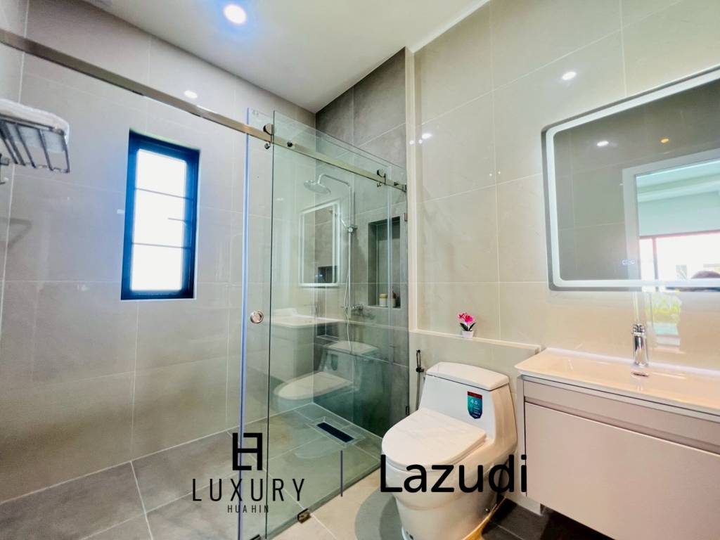 NEU / Pool Villa / 316 qm Wohnfläche