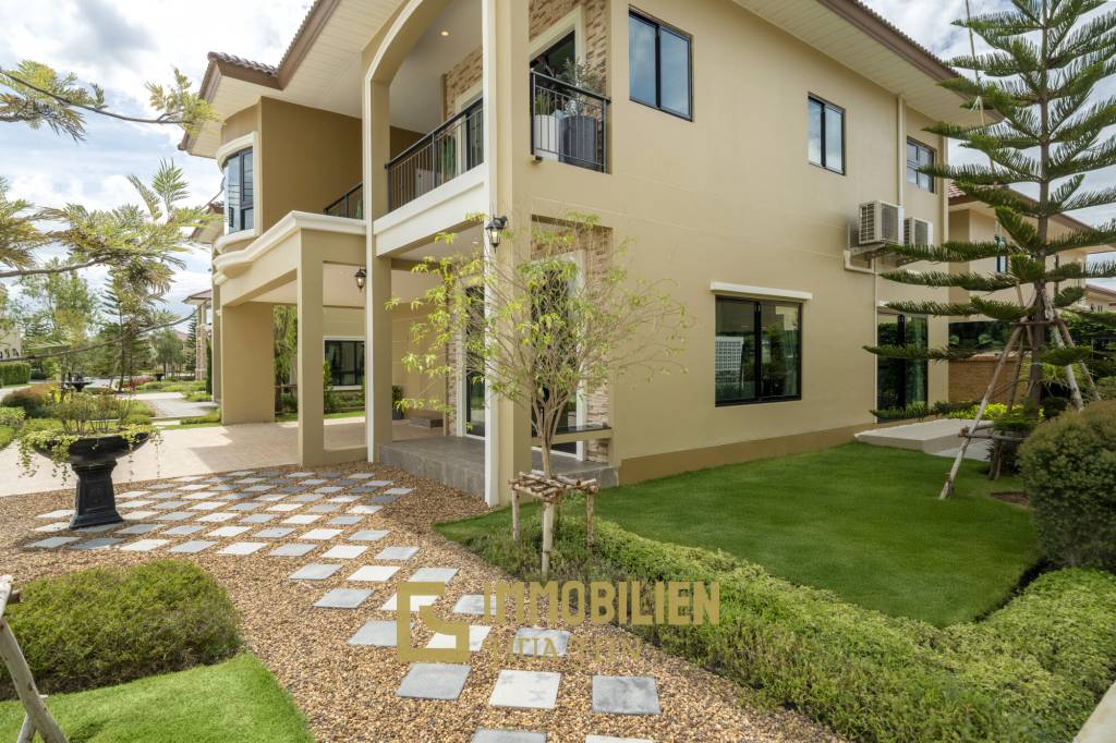 Lagon de Supalai / 4 chambres + 4 salles de bains / 261 m² de surface habitable