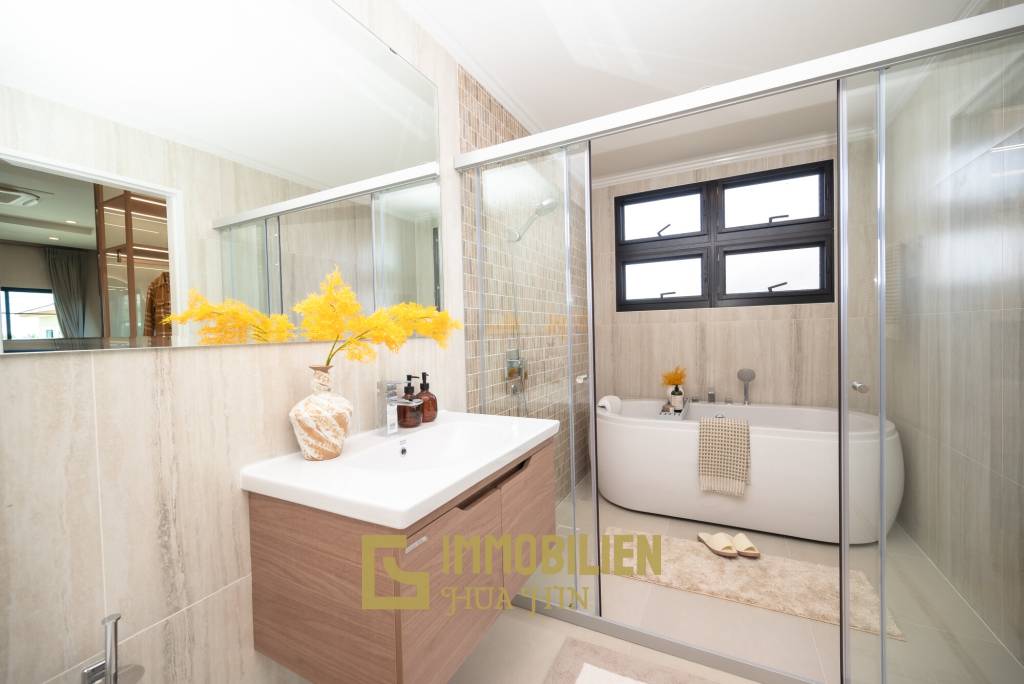 Lagon de Supalai / 4 chambres + 4 salles de bains / 261 m² de surface habitable