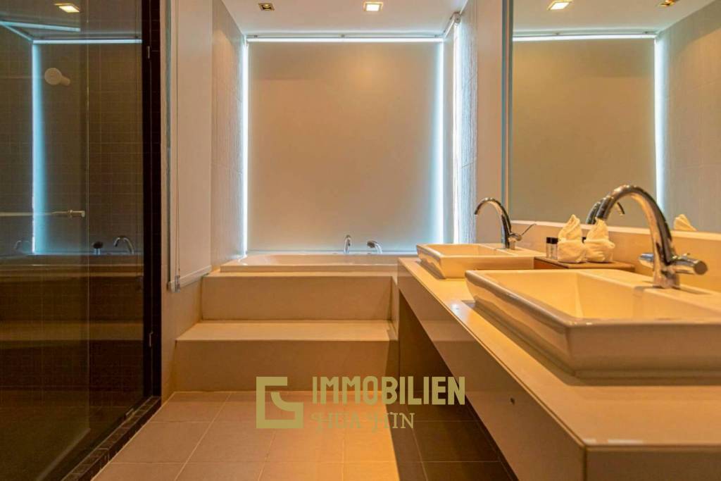 Surface habitable de 105 m² / 2 chambres + 2 salles de bains / piscine privée