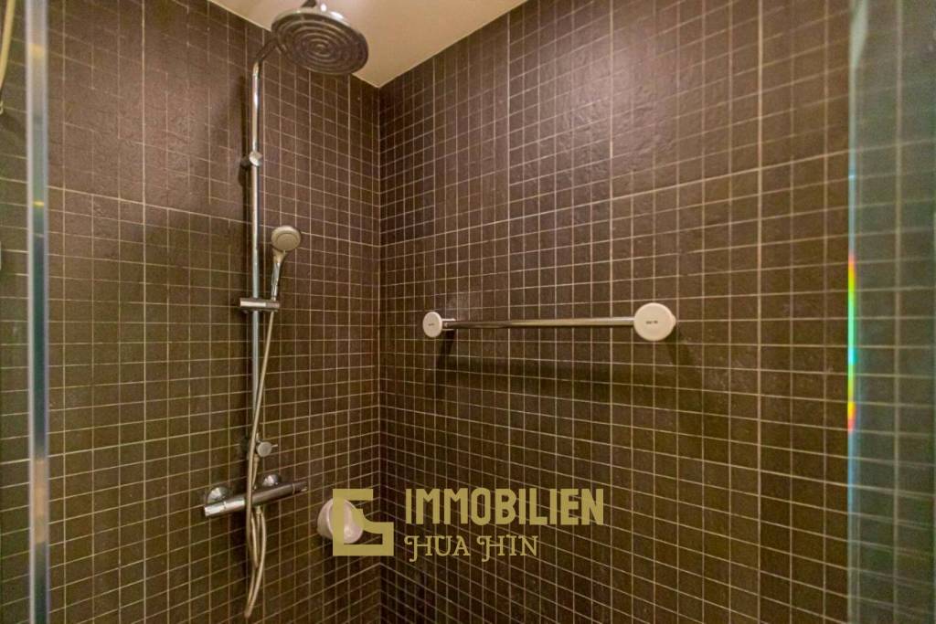 Surface habitable de 105 m² / 2 chambres + 2 salles de bains / piscine privée