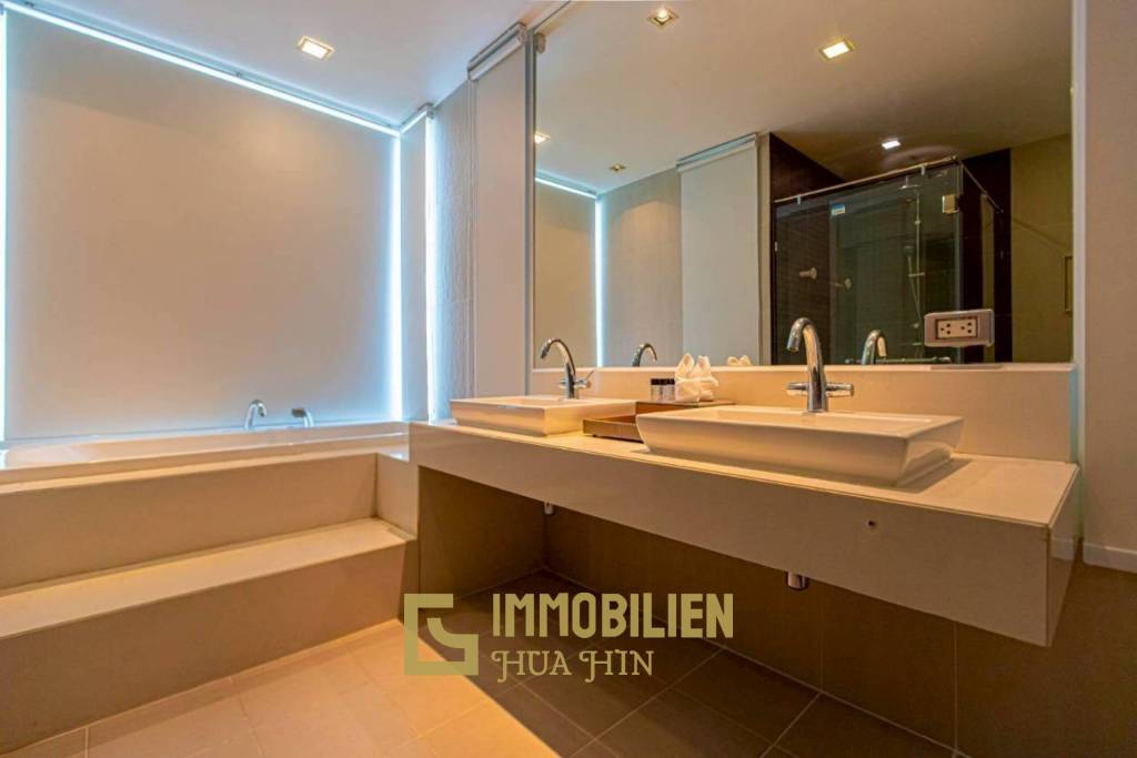 Surface habitable de 105 m² / 2 chambres + 2 salles de bains / piscine privée