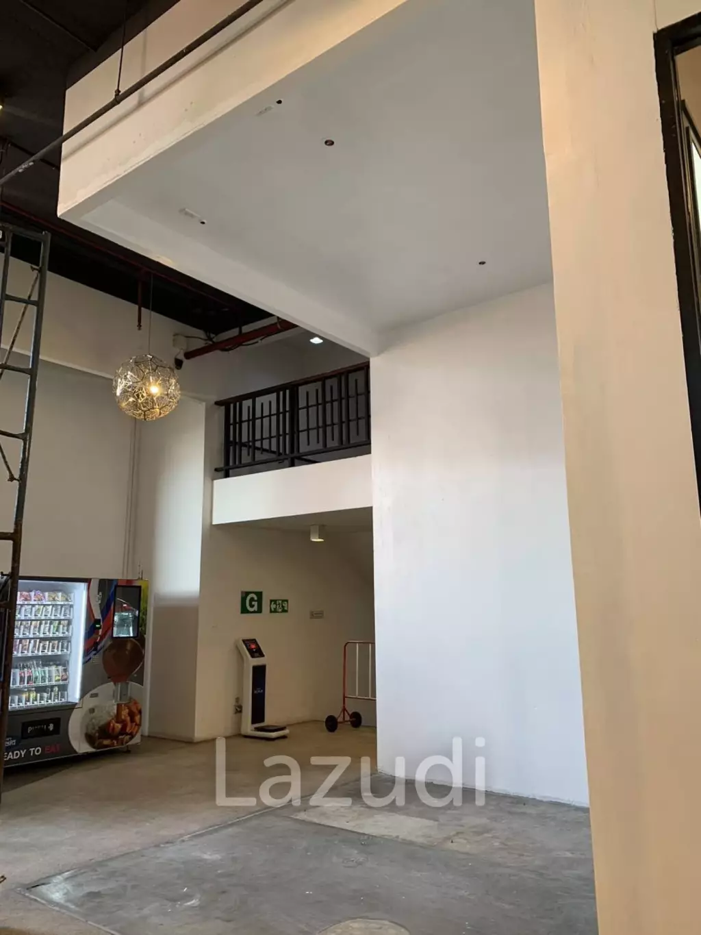 11 sqm retail unit in central indoor mall setting