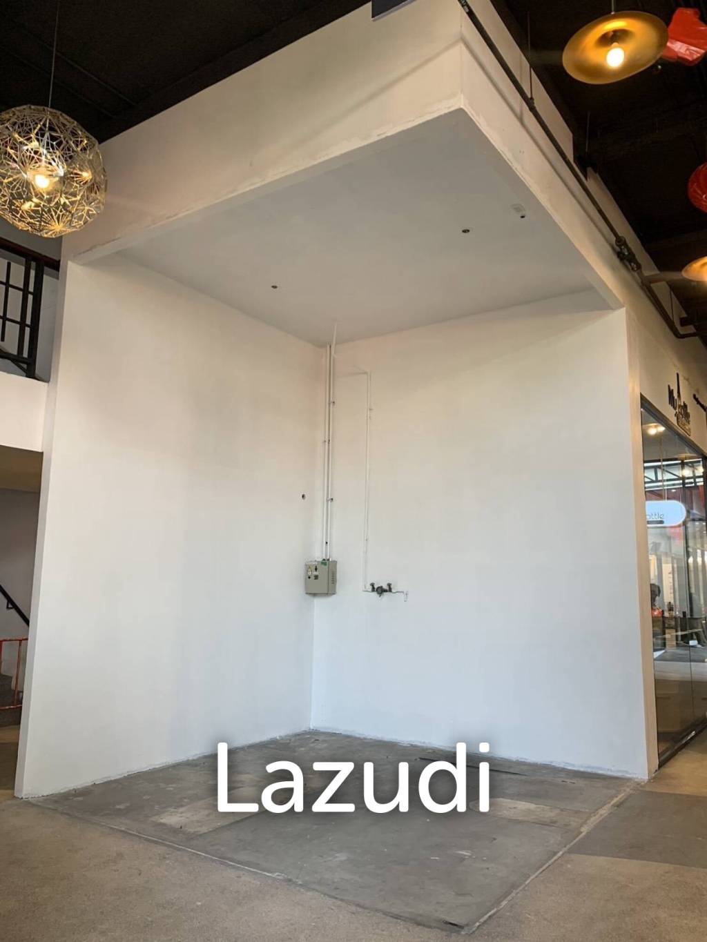 11 sqm retail unit in central indoor mall setting