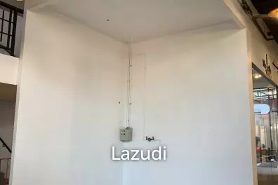 11 sqm retail unit in central indoor mall setting