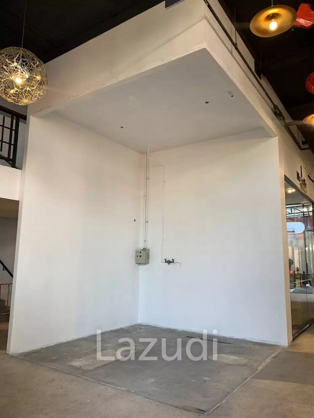 11 sqm retail unit in central indoor mall setting