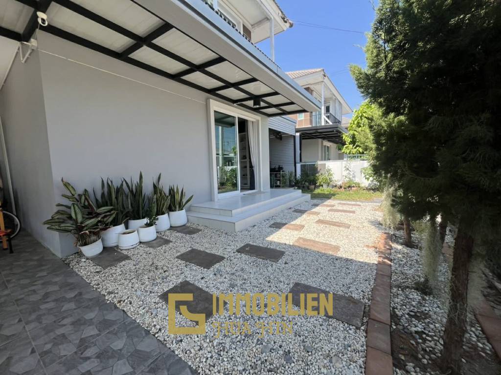 Maison de plain-pied / 3 chambres + 3 salles de bain / entièrement meublée