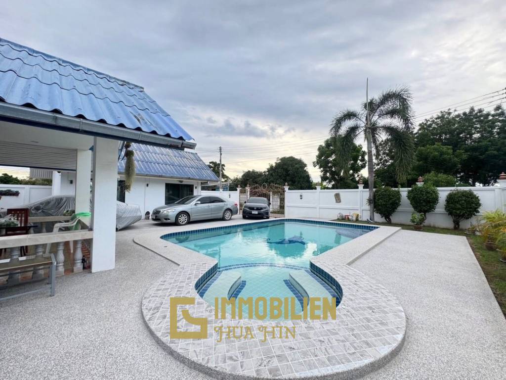 Piscine privée / Entièrement meublé / 4 chambres