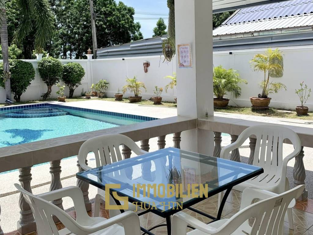 Piscine privée / Entièrement meublé / 4 chambres