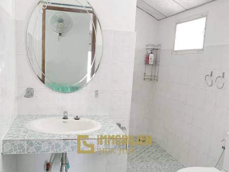 Piscine privée / Entièrement meublé / 4 chambres