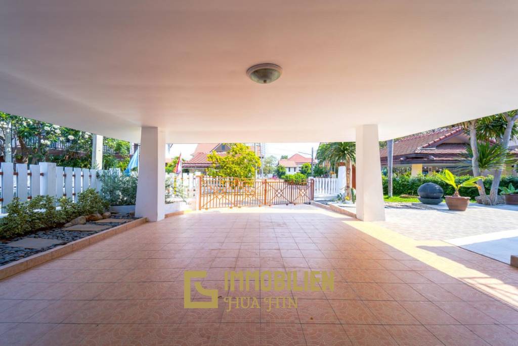 RÉNOVÉE / 243 m² de surface habitable / 4 chambres + 4 salles de bains