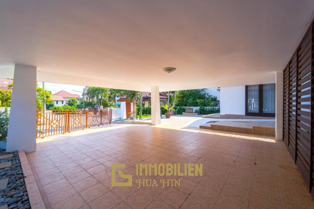 RÉNOVÉE / 243 m² de surface habitable / 4 chambres + 4 salles de bains