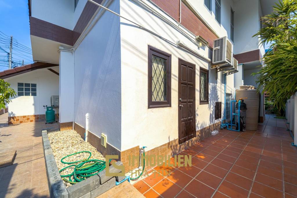 RÉNOVÉE / 243 m² de surface habitable / 4 chambres + 4 salles de bains