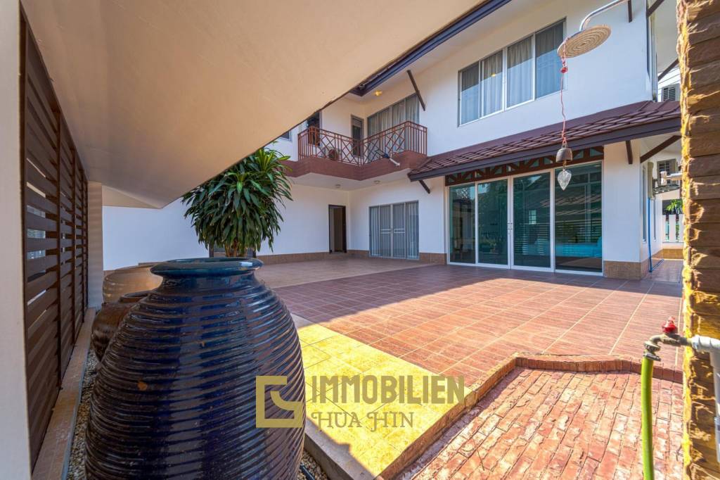 RÉNOVÉE / 243 m² de surface habitable / 4 chambres + 4 salles de bains