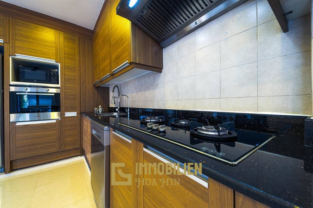 RÉNOVÉE / 243 m² de surface habitable / 4 chambres + 4 salles de bains