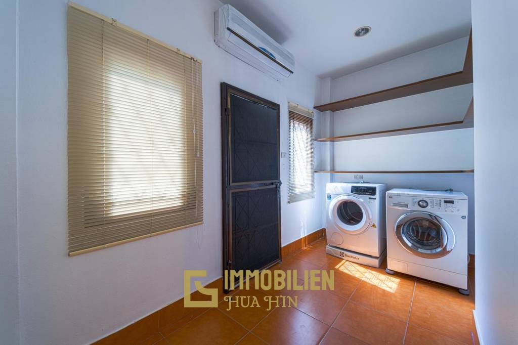 RÉNOVÉE / 243 m² de surface habitable / 4 chambres + 4 salles de bains