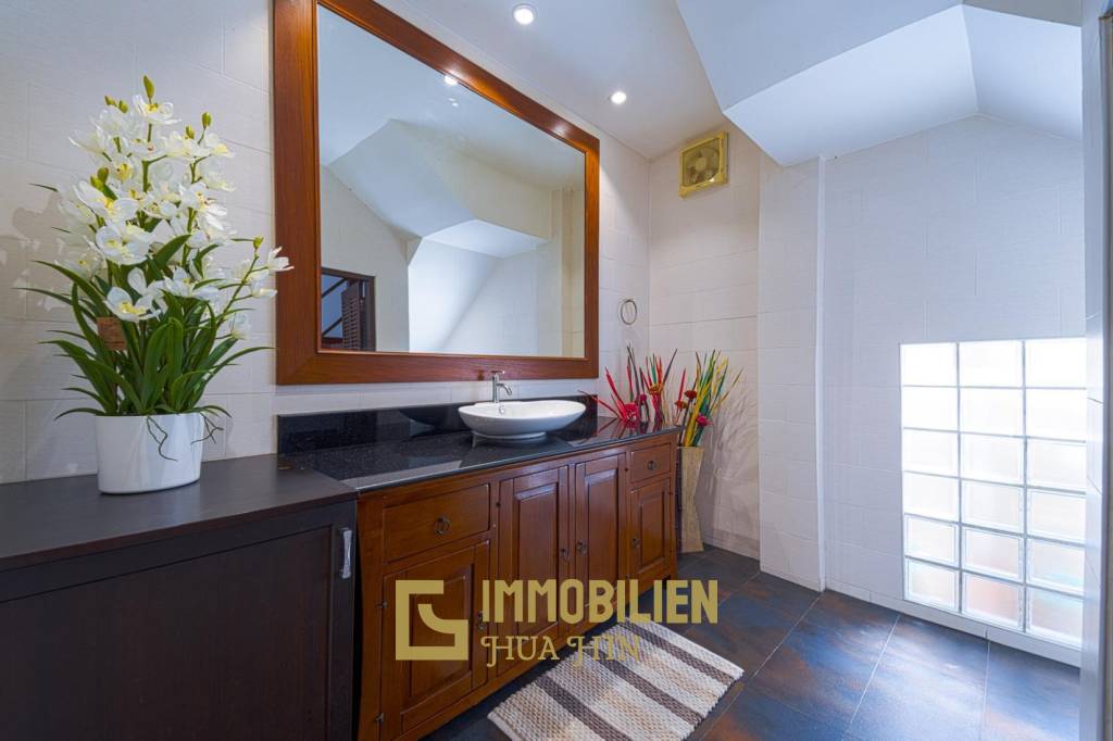 RÉNOVÉE / 243 m² de surface habitable / 4 chambres + 4 salles de bains