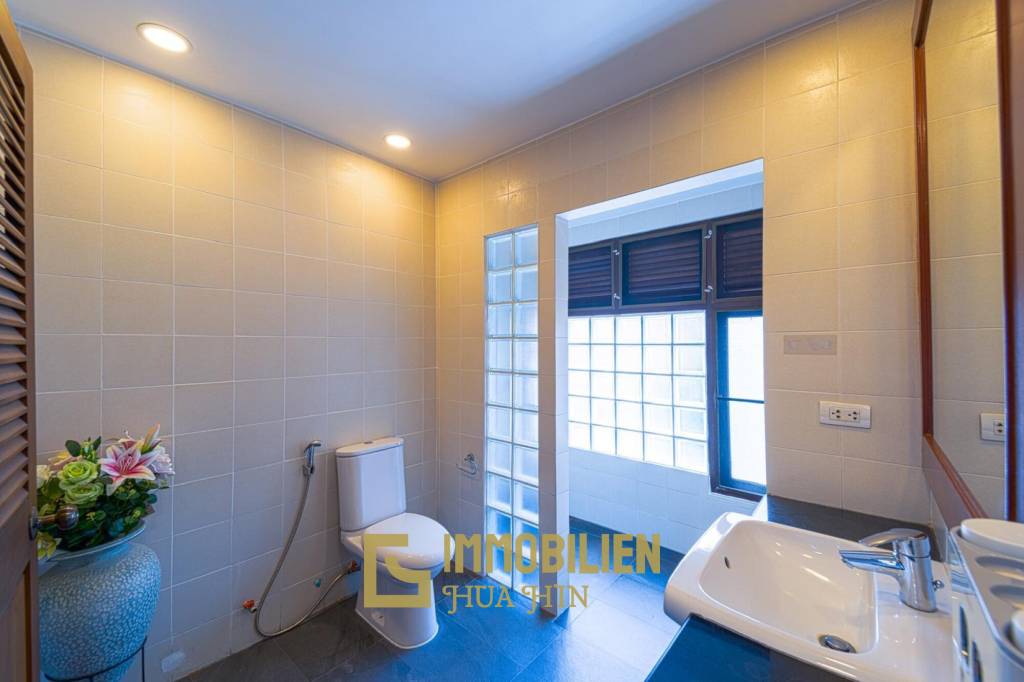 RÉNOVÉE / 243 m² de surface habitable / 4 chambres + 4 salles de bains