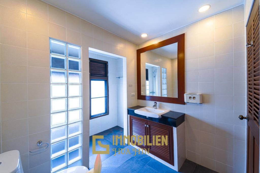 RÉNOVÉE / 243 m² de surface habitable / 4 chambres + 4 salles de bains