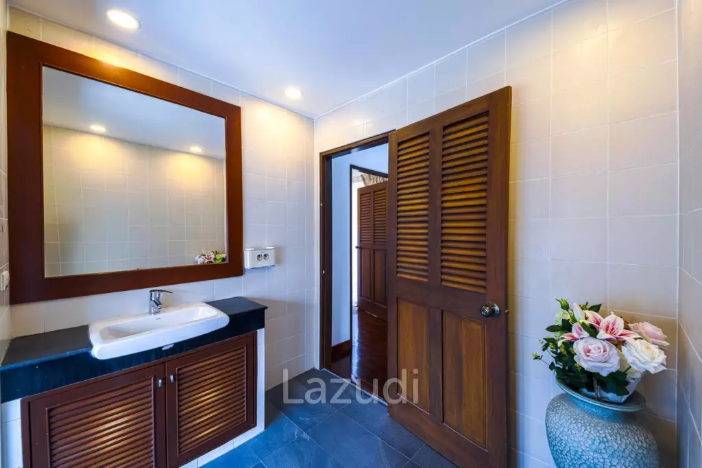 Exquisite Balinese-Style Villa in Beverly Hills Hua Hin