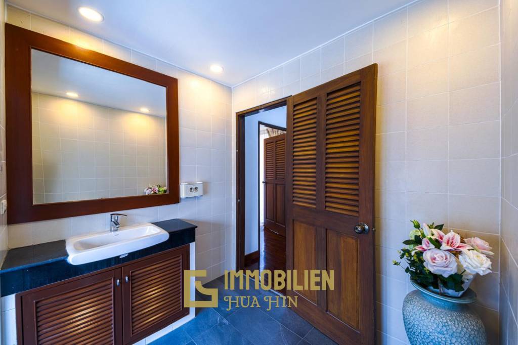 RÉNOVÉE / 243 m² de surface habitable / 4 chambres + 4 salles de bains