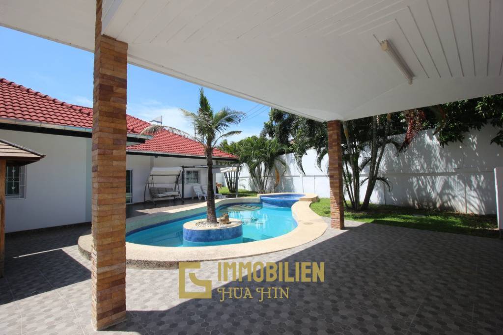 Proche de la ville / piscine privée / 3 chambres + 3 salles de bain