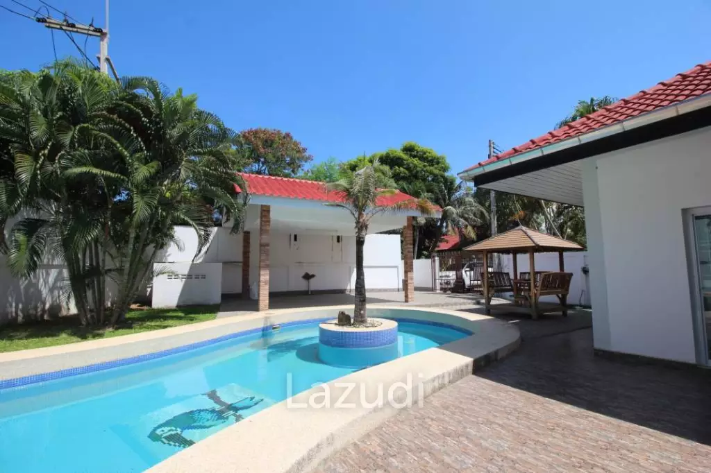 3 bed 3 bath pool villa in Nong Khae Hua Hin