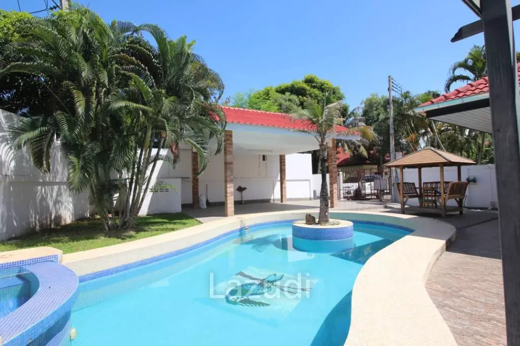 3 bed 3 bath pool villa in Nong Khae Hua Hin