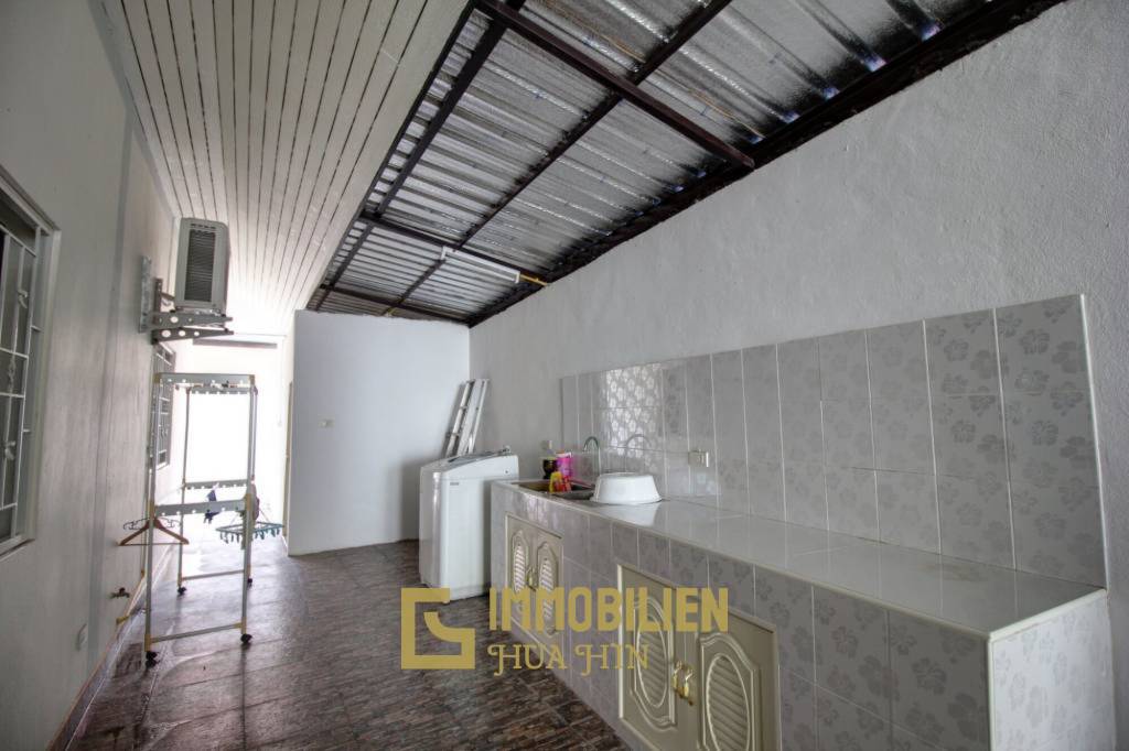 Proche de la ville / piscine privée / 3 chambres + 3 salles de bain