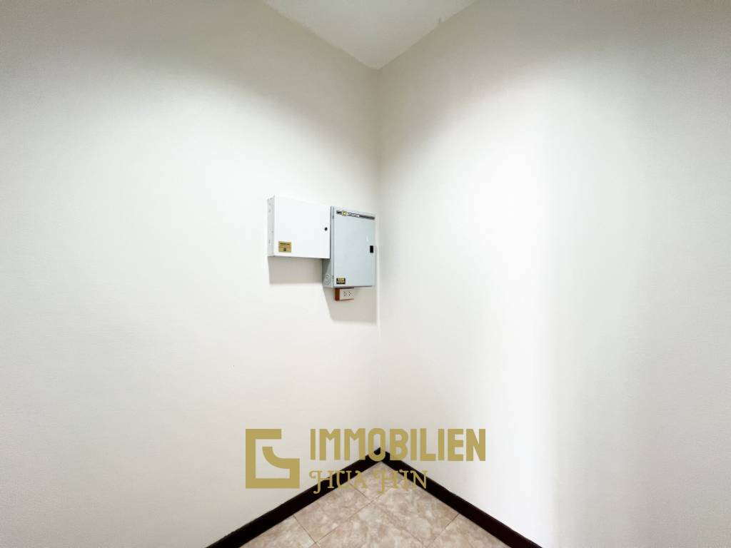 Proche de la ville / piscine privée / 3 chambres + 3 salles de bain