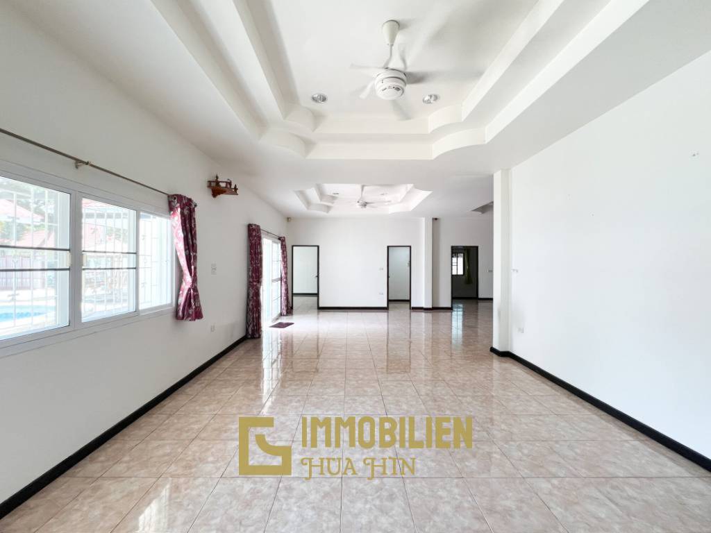 Proche de la ville / piscine privée / 3 chambres + 3 salles de bain