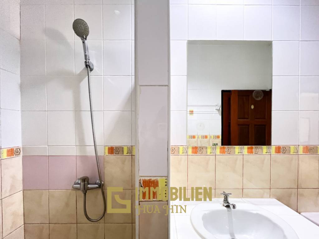 Proche de la ville / piscine privée / 3 chambres + 3 salles de bain