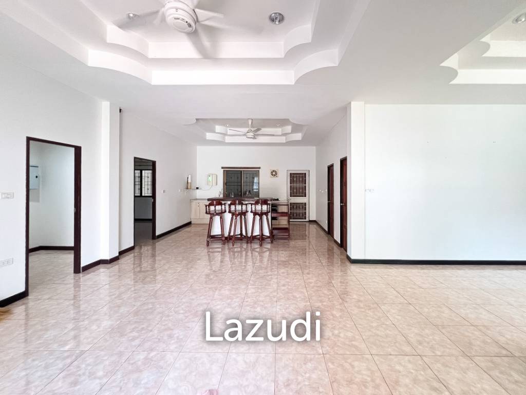 3 bed 3 bath pool villa in Nong Khae Hua Hin