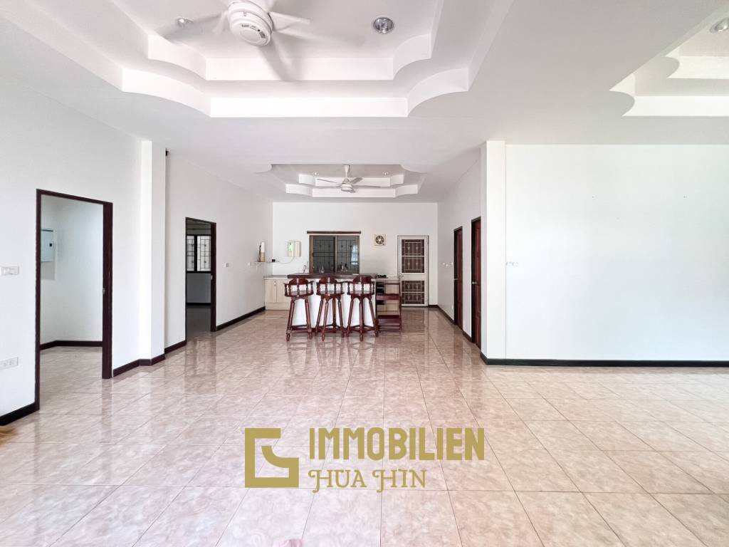 Proche de la ville / piscine privée / 3 chambres + 3 salles de bain