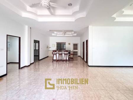 Proche de la ville / piscine privée / 3 chambres + 3 salles de bain