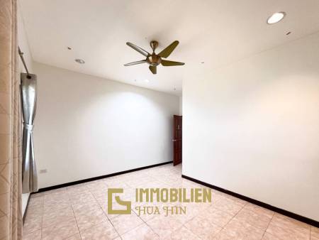 Proche de la ville / piscine privée / 3 chambres + 3 salles de bain