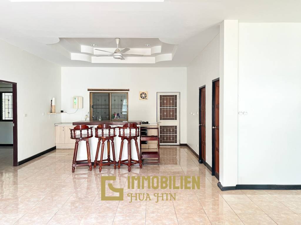 Proche de la ville / piscine privée / 3 chambres + 3 salles de bain