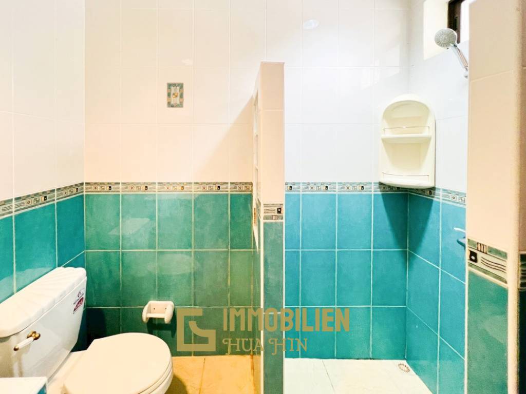 Proche de la ville / piscine privée / 3 chambres + 3 salles de bain