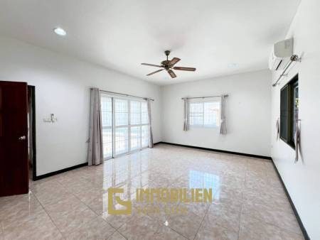 Proche de la ville / piscine privée / 3 chambres + 3 salles de bain