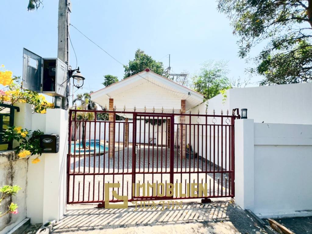 Proche de la ville / piscine privée / 3 chambres + 3 salles de bain