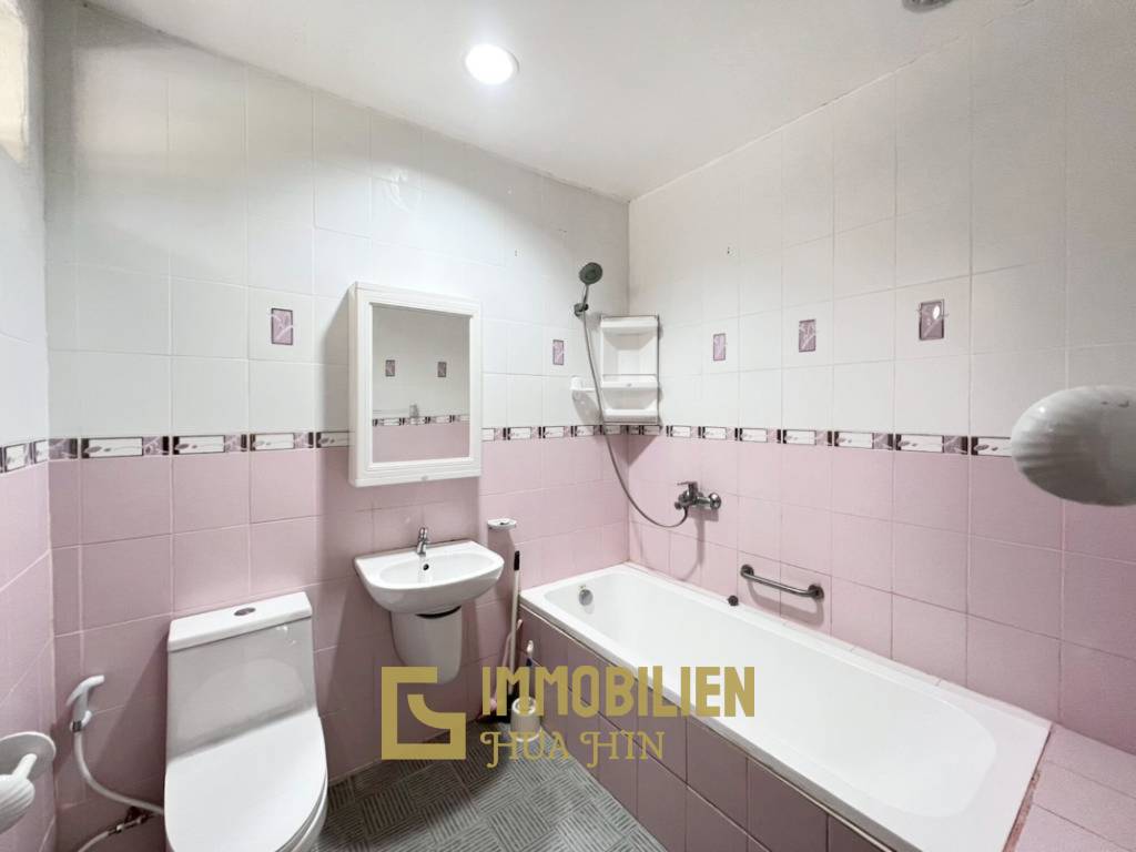 Proche de la ville / piscine privée / 3 chambres + 3 salles de bain