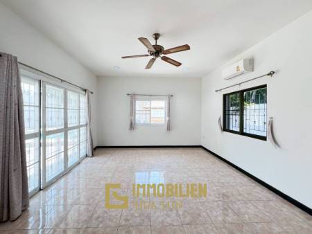 Proche de la ville / piscine privée / 3 chambres + 3 salles de bain